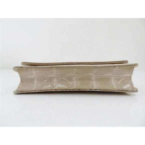 CHANEL Beige Crossbody Bag with Chain Strap - Picture 6 of 16